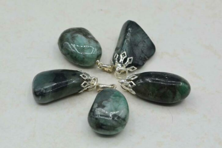 Smaragd hangers, Sieraden, Tassen en Uiterlijk, Edelstenen, Nieuw, Ophalen of Verzenden