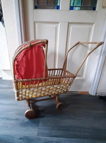 Vintage Poppenwagen. beschikbaar voor biedingen