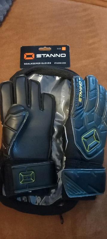 Keeper-handschoenen maat 5 Stanno beschikbaar voor biedingen