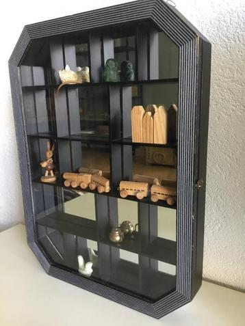 vitrinekastje zwart spiegelwand 17 vakjes 41,5 x 31 cm beschikbaar voor biedingen