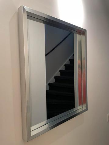 Spiegel RVS look beschikbaar voor biedingen