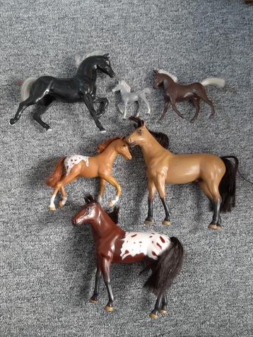 Verzameling paarden figuren beschikbaar voor biedingen