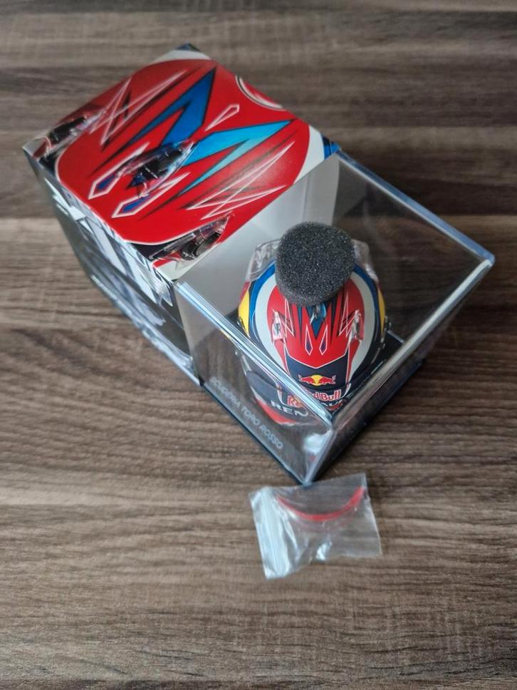 Max verstappen helmpje 2015 schaal 1/4 arai, Verzamelen, Automerken, Motoren en Formule 1, Nieuw, Formule 1, Verzenden