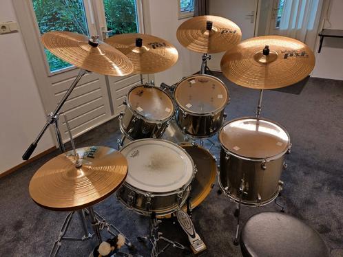 Drumstel Pearl Forum met HH en 4 bekkens. In licht goud., Muziek en Instrumenten, Drumstellen en Slagwerk, Gebruikt, Pearl, Ophalen of Verzenden