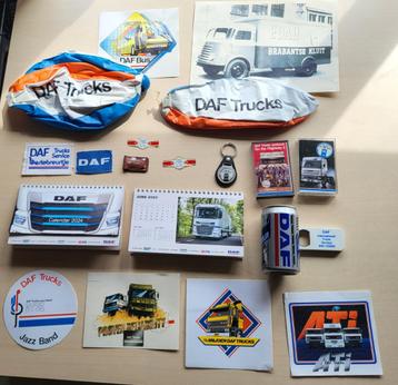 Verzameling DAF vrachtwagens spullen stickers bal bieropener beschikbaar voor biedingen