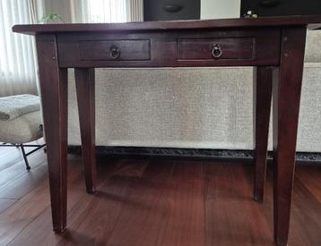 sidetable beschikbaar voor biedingen