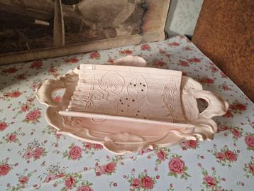 Art nouveau zachtroze aspergeschaal beschikbaar voor biedingen