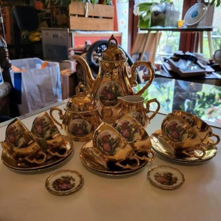 Goudkleurig koffieservies., Antiek en Kunst, Antiek | Servies compleet, Ophalen of Verzenden