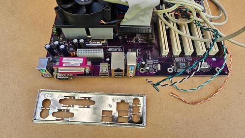 ECS K7VTA3 6 - AMD XP 2400+, Computers en Software, Moederborden, Gebruikt, AMD, DDR3, Ophalen of Verzenden