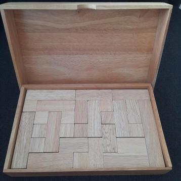 Houten blokkenpuzzel Yasúmi beschikbaar voor biedingen