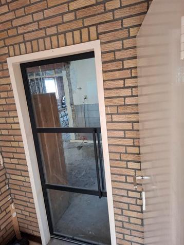 2 Metalen Deuren - 200x82cm - Zonder Kozijn beschikbaar voor biedingen
