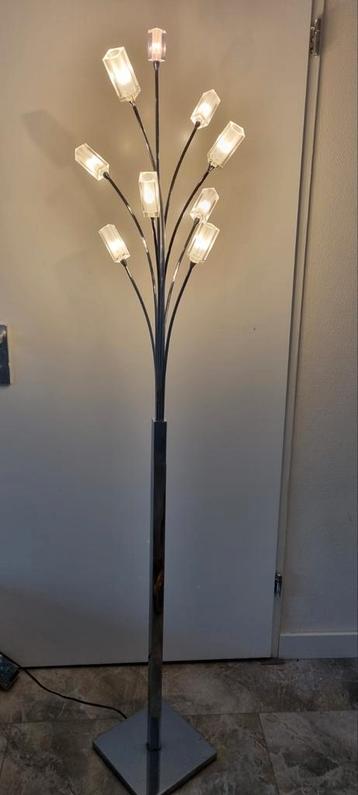 Elegante Vloerlamp met Chrome Afwerking beschikbaar voor biedingen
