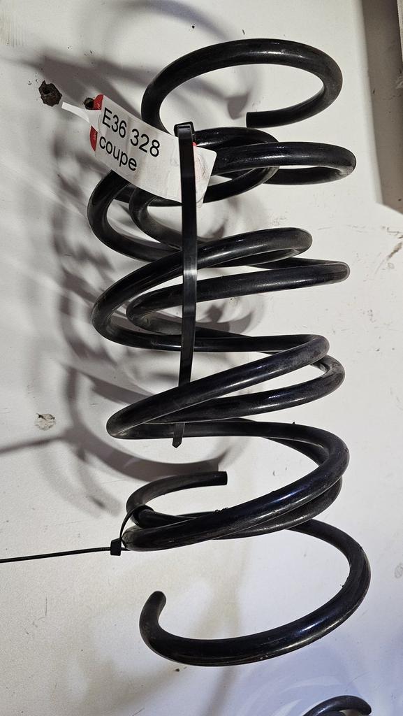 Spiraalveer voorzijde BMW E46 3 serie 328i  Coupe, Auto-onderdelen, Ophanging en Onderstel, BMW, Gebruikt, Ophalen of Verzenden