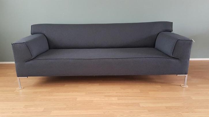 Design On Stock Bloq Bank 2,5 + 1,5 stof Vraagprijs 1650,- a, Huis en Inrichting, Banken | Bankstellen, Zo goed als nieuw, Rechte bank