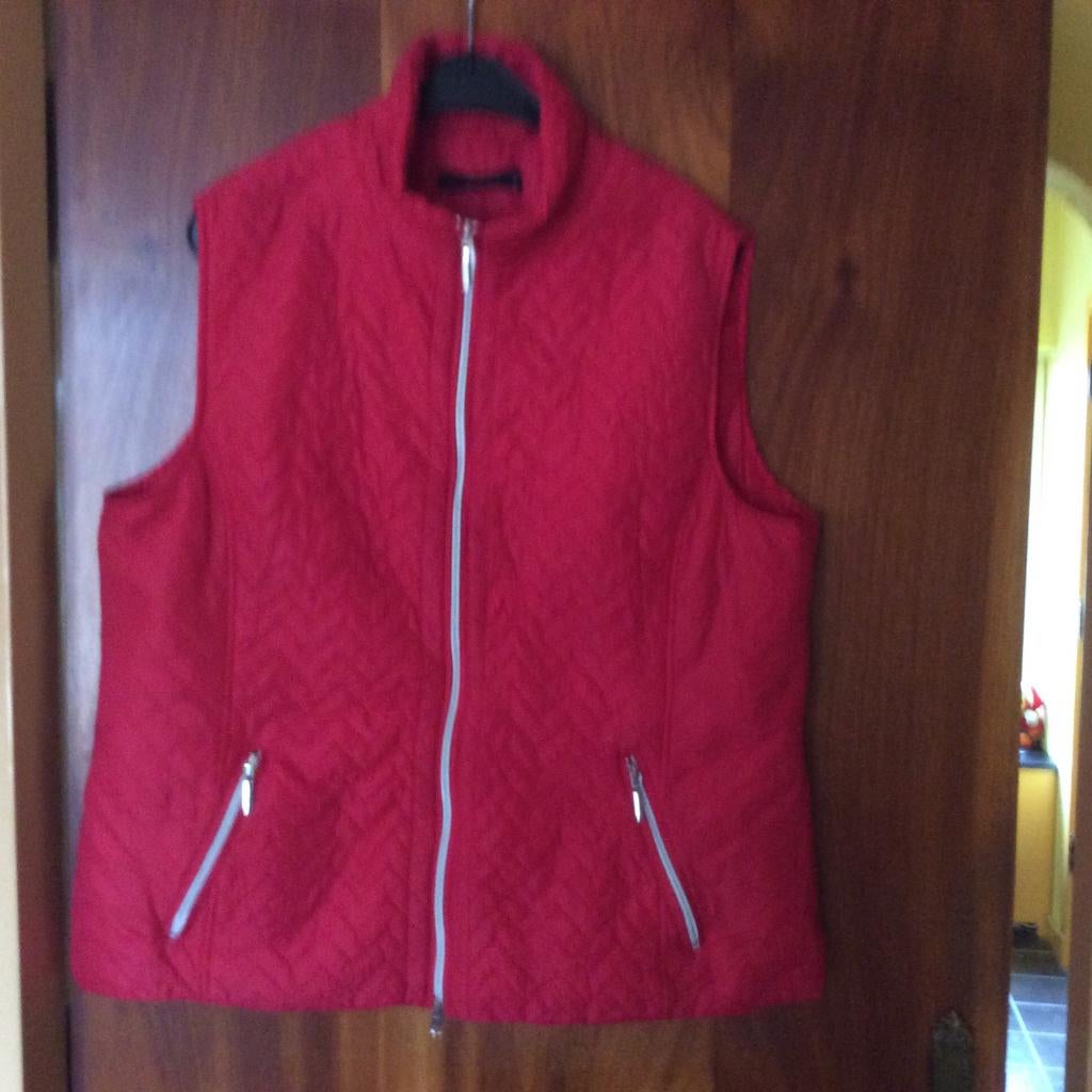 Dames bodywarmer - rood -mt L, Ophalen, Zo goed als nieuw, Maat 42/44 (L), Rood