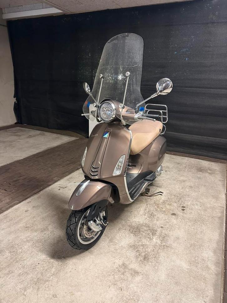 Prachtige Vespa Primavera, Fietsen en Brommers, Scooters | Vespa, Gebruikt, Overige modellen, Maximaal 45 km/u, Benzine, Ophalen