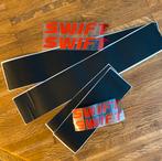 Suzuki Swift instaplijsten zwart Carbon vinyl, Verzenden