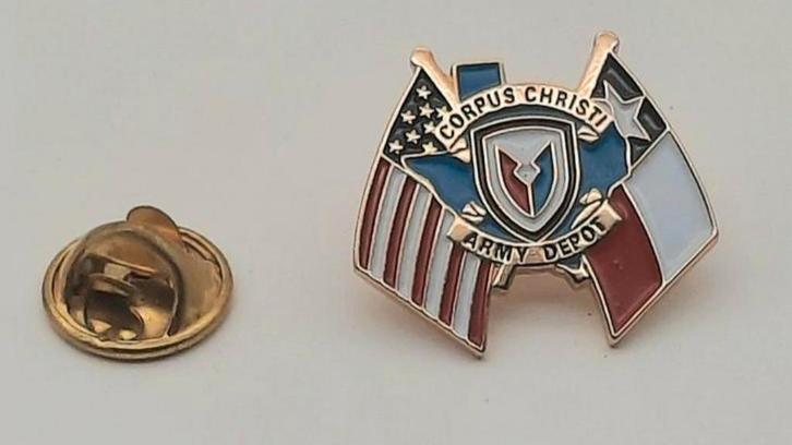Corpus Christi Army Depot Amerikaanse en Texaanse vlag pin, Verzamelen, Speldjes, Pins en Buttons, Zo goed als nieuw, Speldje of Pin