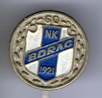 N.K. Borac 1921 zilverkleurig voetbal club speldje ( Z_115a) beschikbaar voor biedingen