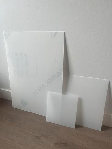 Transparante plexiglas borden / welkomstborden beschikbaar voor biedingen