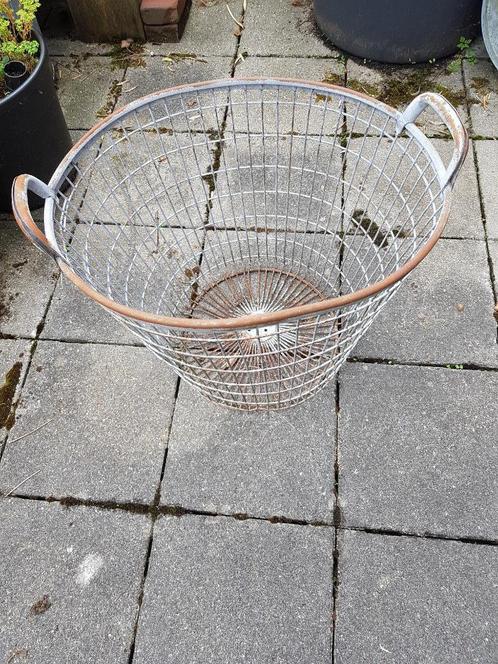 Vintage draadmand metalen mand. Voor houtblokken o.i.d., Huis en Inrichting, Woonaccessoires | Schalen en Manden, Gebruikt, Mand