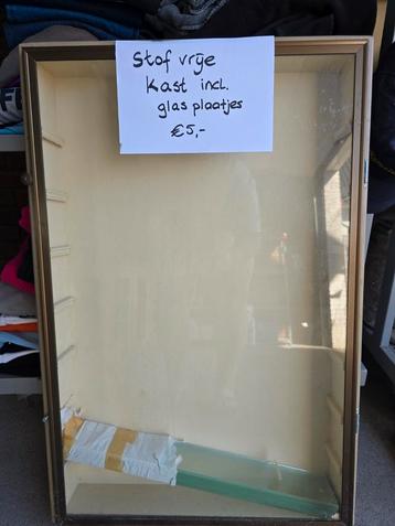 Stofvrije Kast met Glasplaten - Ideaal voor Verzamelingen beschikbaar voor biedingen