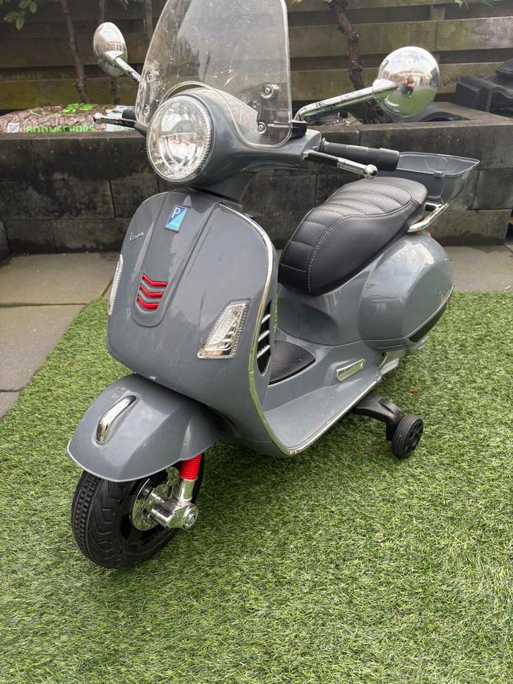 Vespa electrische kinderscooter, Kinderen en Baby's, Speelgoed | Buiten | Accuvoertuigen, Gebruikt, Ophalen