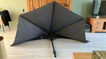 Halve parasol beschikbaar voor biedingen