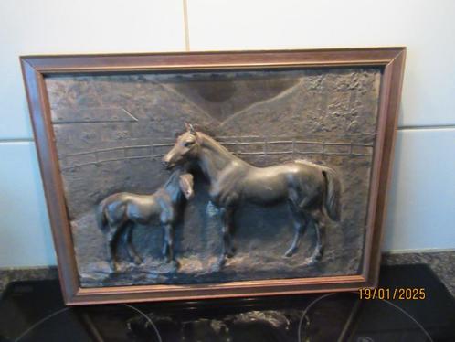BRONZEN PLAQUETTE VAN PAARD MET VEULEN- KUNST OSKAR PFLUG, Antiek en Kunst, Kunst | Designobjecten, Ophalen of Verzenden