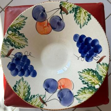 Prachtig beschilderde Italiaanse schaal Varm Ceramica beschikbaar voor biedingen