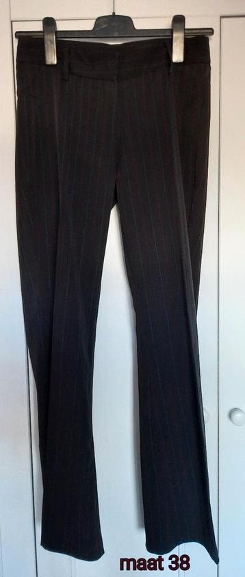Pantalon zwart met rood wit krijtstreepje mt 38 nette broek