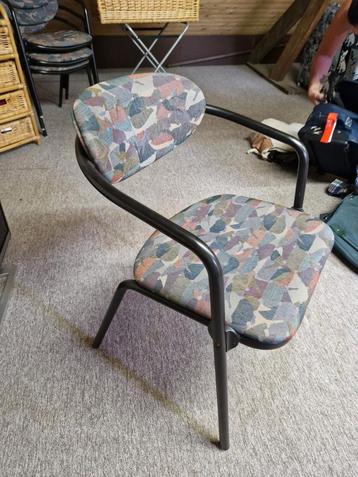 Opstapelen bare stoelen  beschikbaar voor biedingen