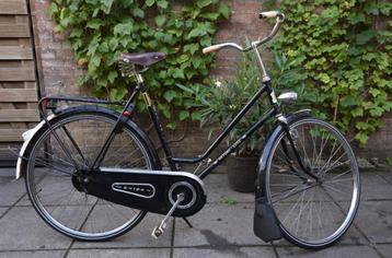 **KLEINERE** damesfiets voor personen van (1,50m-1.70m) AXA beschikbaar voor biedingen