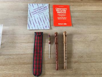 2 Vintage houten blokfluiten, 2 Muziekboekjes, Accessoires beschikbaar voor biedingen