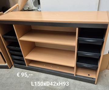 Diverse schoolkasten, boekenkasten