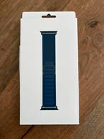 Apple Watch 49mm Navy Black Titanium Alpine Loop M, Ophalen of Verzenden, Zo goed als nieuw, Blauw, IOS