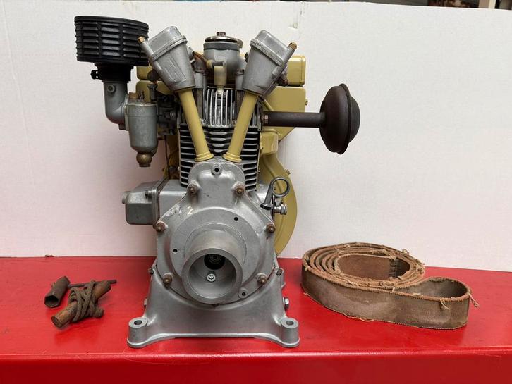 Bernard Moteurs W110 stationaire motor gereviseerd zeer mooi, Doe-het-zelf en Verbouw, Motoren, Zo goed als nieuw, Benzinemotor