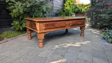 Antieke salontafel (groot formaat) beschikbaar voor biedingen