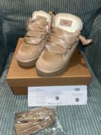Ugg Lowmel Sand 39, UGG, Beige, Nieuw, Ophalen of Verzenden