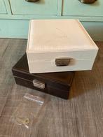 Vintage leren 2x sieradendoos kistje bruin wit chroom slotje, Sieraden, Tassen en Uiterlijk, Beautycases, Softcase, Wit, Ophalen of Verzenden