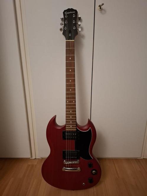 Epiphone Power Player SG cherry Red, Muziek en Instrumenten, Snaarinstrumenten | Gitaren | Elektrisch, Zo goed als nieuw, Solid body