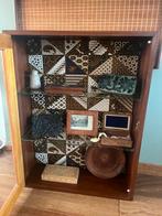 Vintage Wandkast / rariteitenkabinet met batik, Ophalen