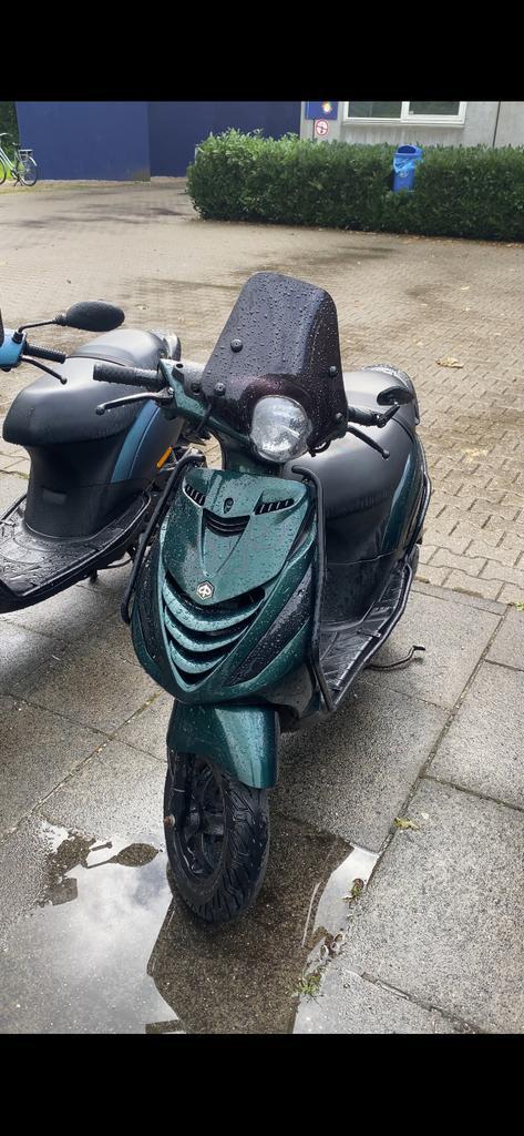 Zip 4t 2020, Fietsen en Brommers, Scooters | Piaggio, Zo goed als nieuw, Zip, Benzine, Ophalen