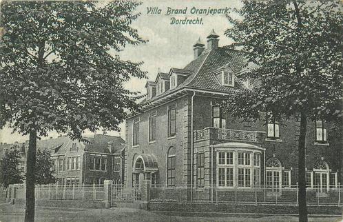 (701-046-017) Dordrecht Villa Brand Oranjepark, Verzamelen, Ansichtkaarten | Nederland, Zuid-Holland, Verzenden