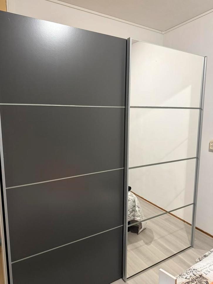 Nette kledingkast, Huis en Inrichting, Kasten | Kledingkasten, Zo goed als nieuw, 150 tot 200 cm, 25 tot 50 cm, Ophalen