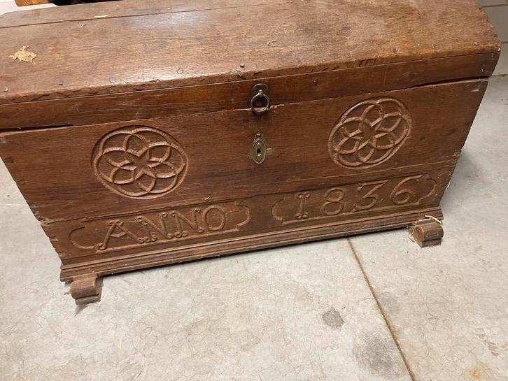 Oude kasteel dekenkist uit 1836, Antiek en Kunst, Antiek | Woonaccessoires, Ophalen of Verzenden