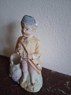 Porcelein , biscuit beeldje, jongensfiguur antiek, Ophalen of Verzenden