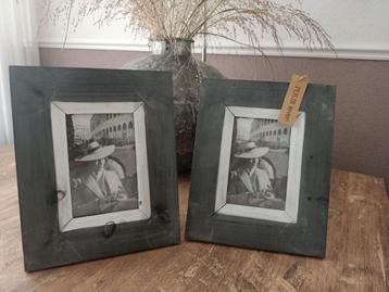 2 Nieuwe Houten Fotolijsten - Stijlvol & Veelzijdig beschikbaar voor biedingen