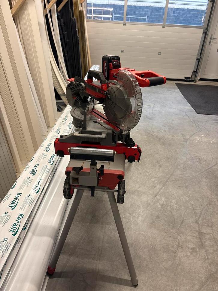 Milwaukee Afkortzaag + Onderstel - Topstaat!, Doe-het-zelf en Verbouw, Gereedschap | Zaagmachines, Zo goed als nieuw, Afkortzaag