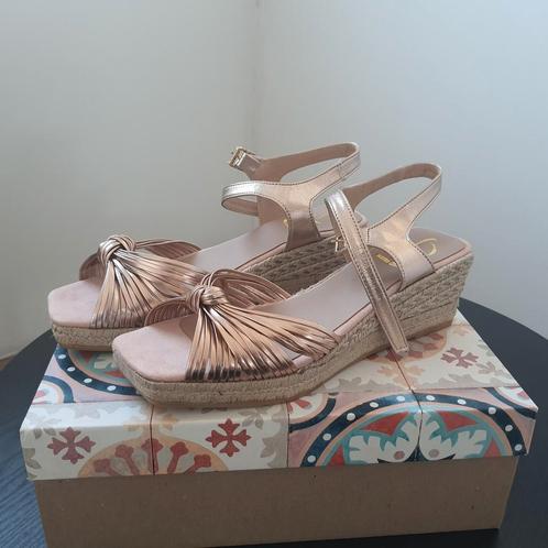 In nieuwstaat leuke sandalen Maat 38, Kleding | Dames, Schoenen, Nieuw, Sandalen of Muiltjes, Overige kleuren, Ophalen